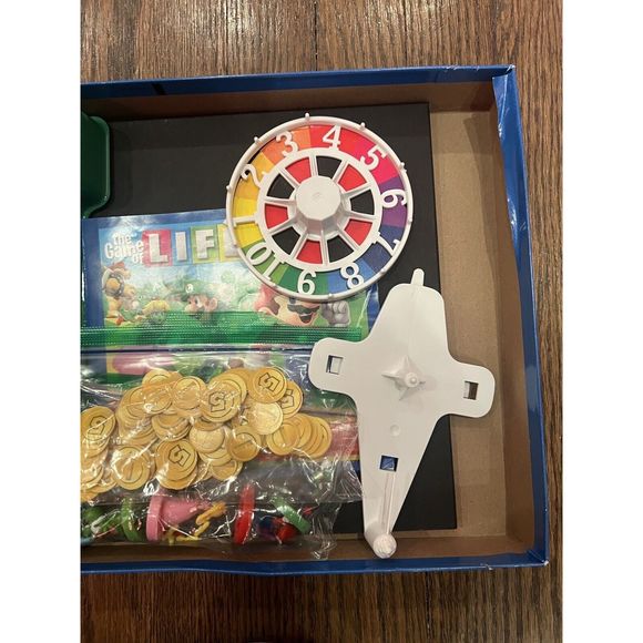 The Game of Life: Super Mario Edition Board Game READ Nintendo official Luigi - Picture 5 of 7